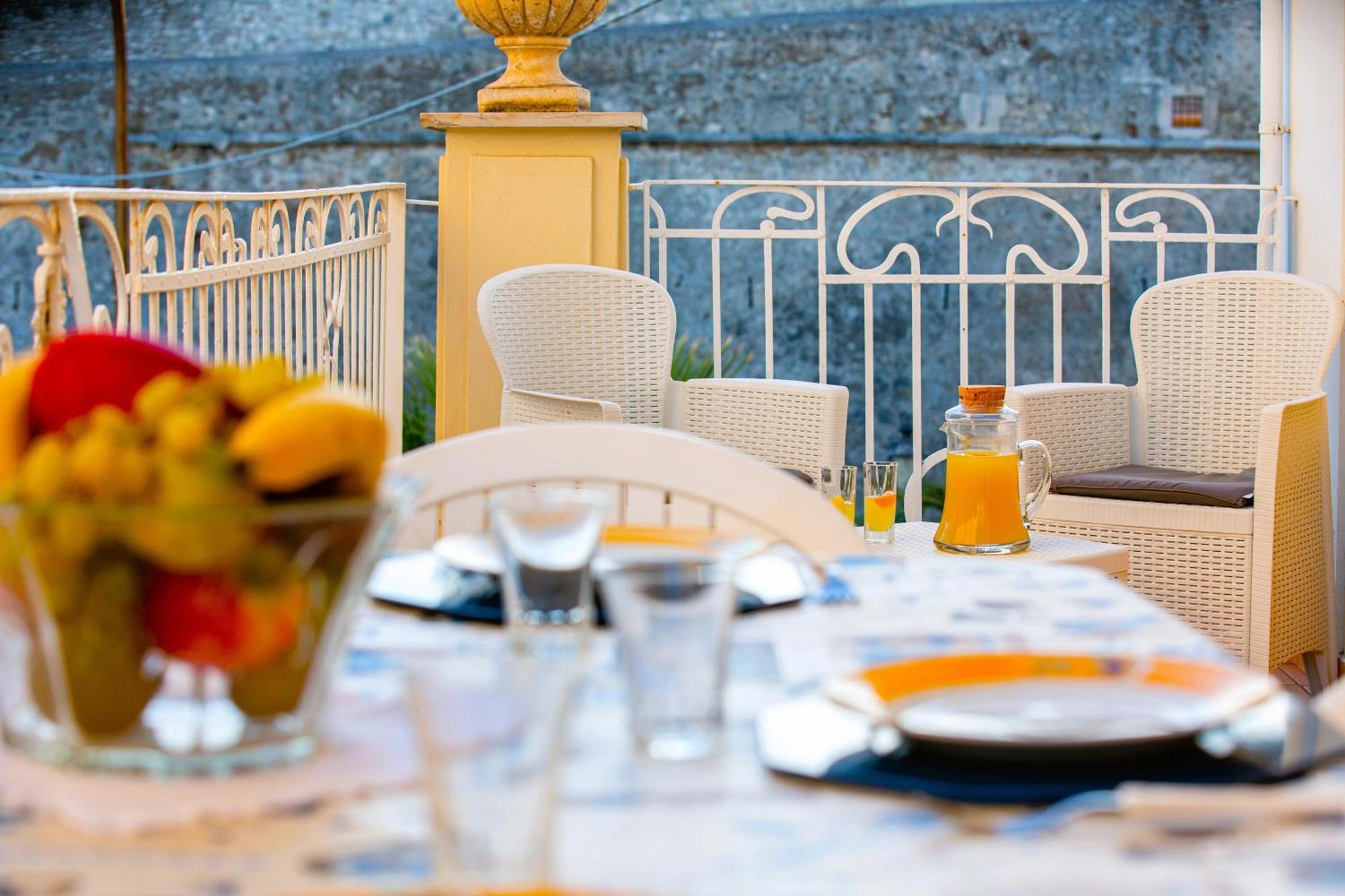 Mare E Castello Apartment Manfredonia Exterior foto