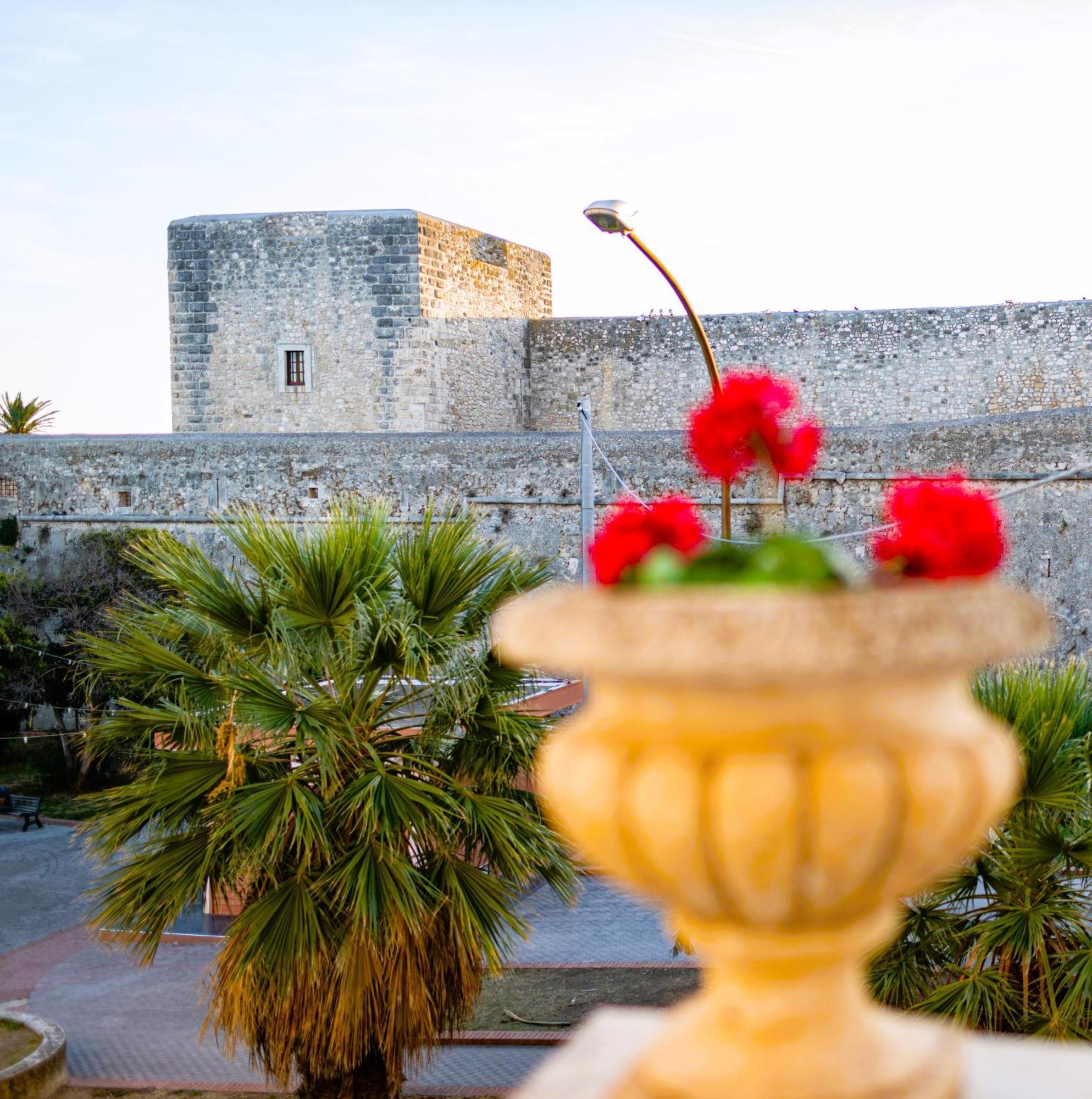 Mare E Castello Apartment Manfredonia Exterior foto
